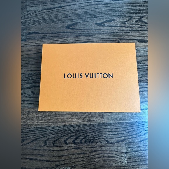 L2. Authentic Louis Vuitton Box & Ribbon - Picture 6 of 6